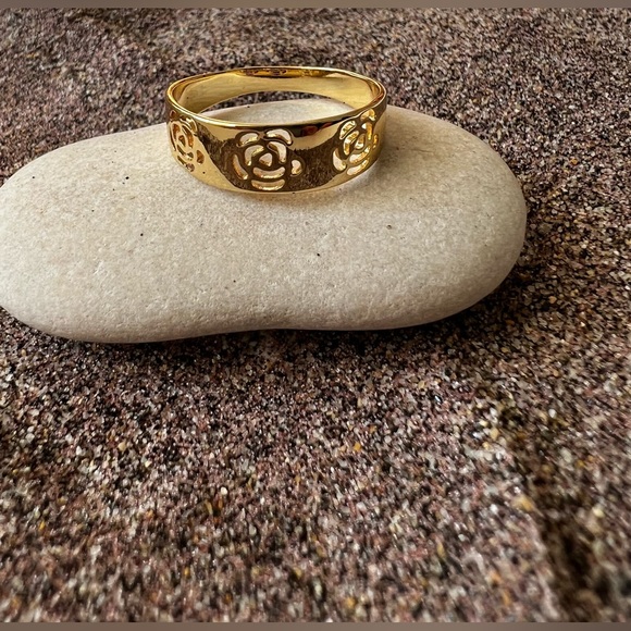 Camelia flower ring - size 7 - Picture 2 of 4